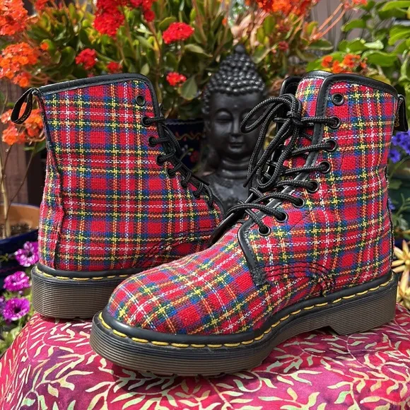🏴󠁧󠁢󠁥󠁮󠁧󠁿 Dr. Martens Made in England Vintage Red Tartan Plaid Boots UK 4