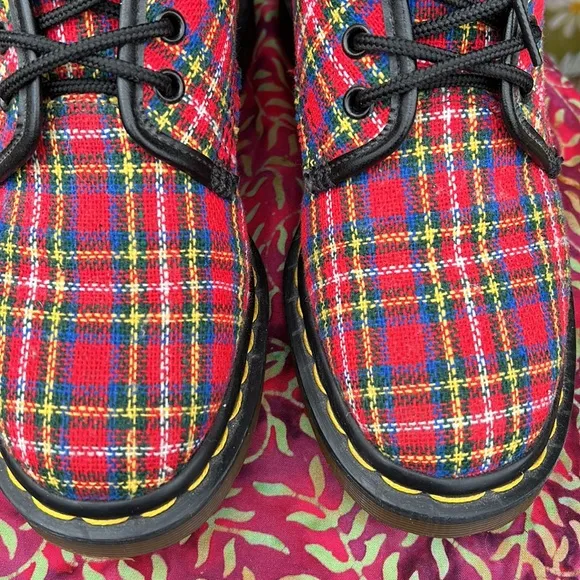 🏴󠁧󠁢󠁥󠁮󠁧󠁿 Dr. Martens Made in England Vintage Red Tartan Plaid Boots UK 4