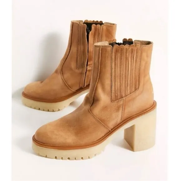 👢 FREE PEOPLE James Chelsea Boots Tan | Chic Leather Ankle Boots