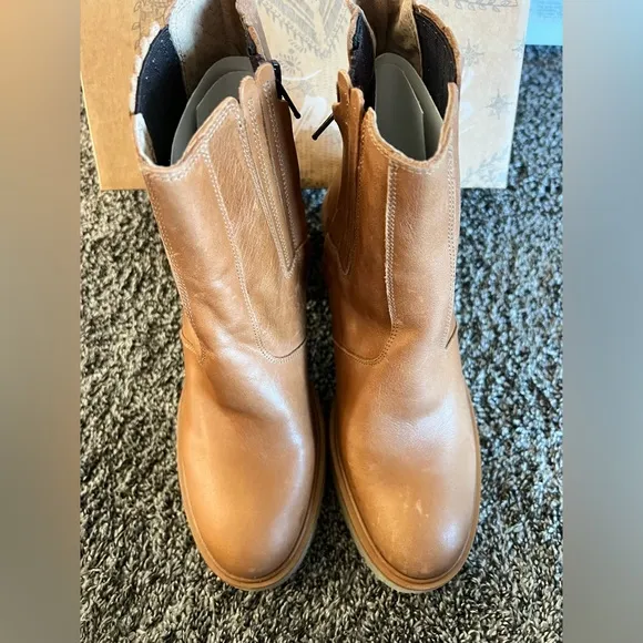 👢 FREE PEOPLE James Chelsea Boots Tan | Chic Leather Ankle Boots