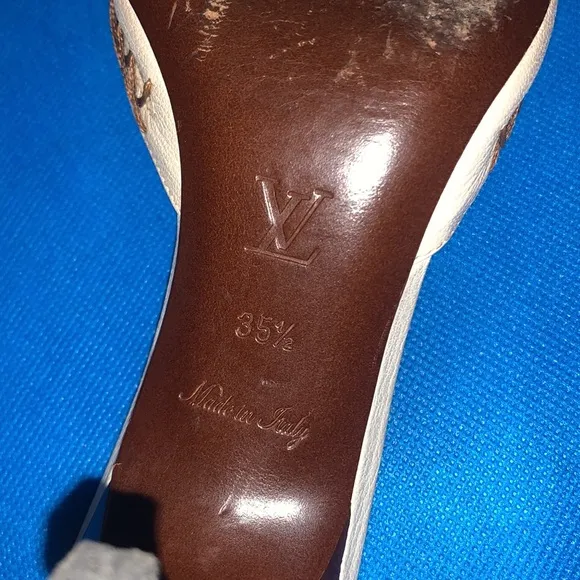 👡 Louis Vuitton Cream Leather Buckle and Whip Stitch Detail Slide Sandal…