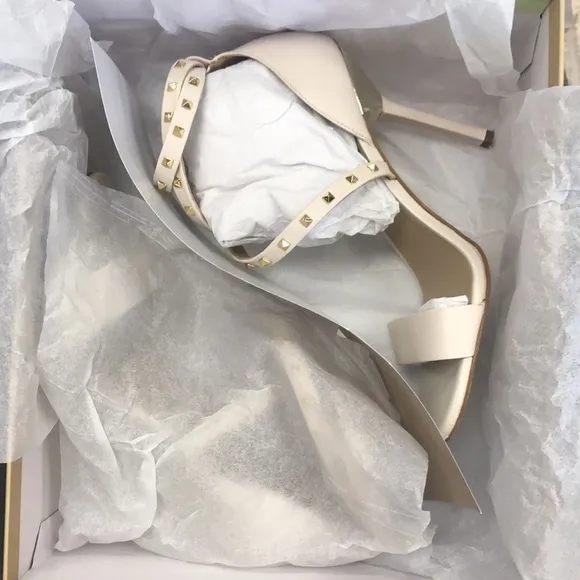 🎁 MICHAEL Michael Kors Astrid Studded Leather San