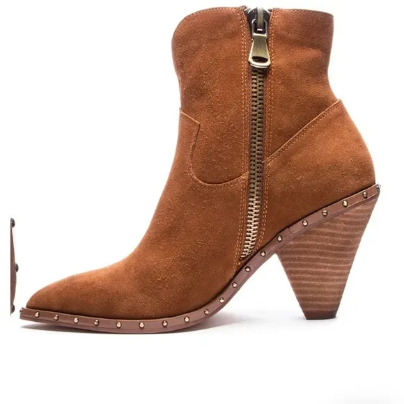 - New ✨Ramble Faux Suede Cowboy BootCHINESE LAUNDRY 7.5