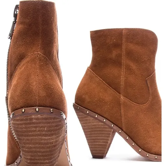 - New ✨Ramble Faux Suede Cowboy BootCHINESE LAUNDRY 7.5