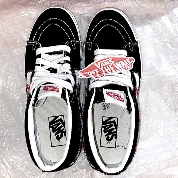 🏷️ Vans SK8-Mid w/Red Flower’s Embroidered-Sz 8~Brand New In Box~NEVER WORN!