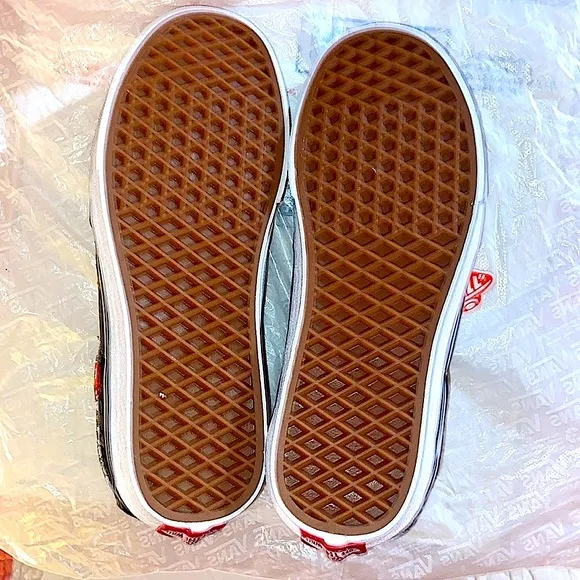 🏷️ Vans SK8-Mid w/Red Flower’s Embroidered-Sz 8~Brand New In Box~NEVER WORN!