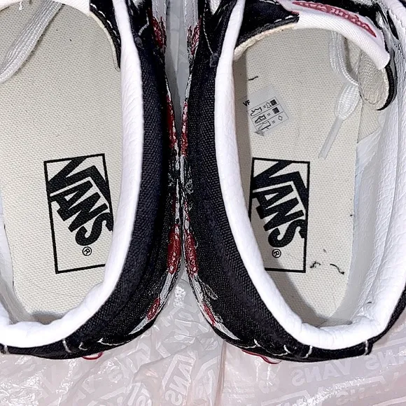 🏷️ Vans SK8-Mid w/Red Flower’s Embroidered-Sz 8~Brand New In Box~NEVER WORN!