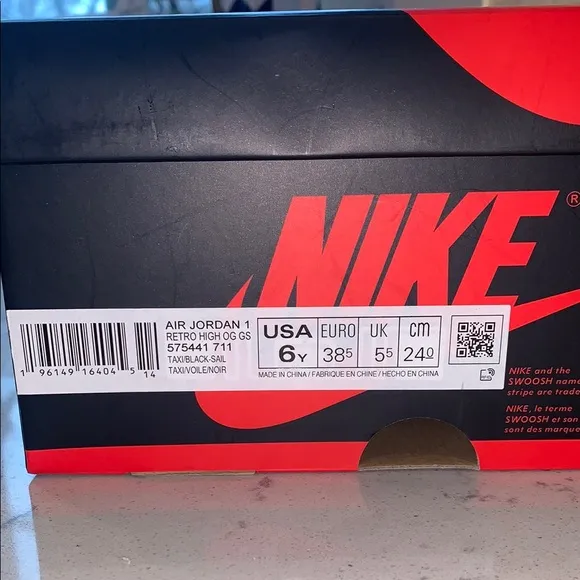 2022 Air Jordan 1 Retro High OG 'Yellow Toe'