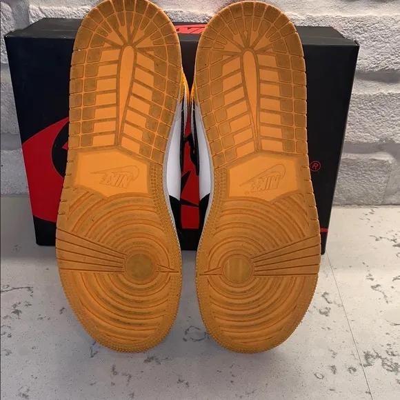 2022 Air Jordan 1 Retro High OG 'Yellow Toe'