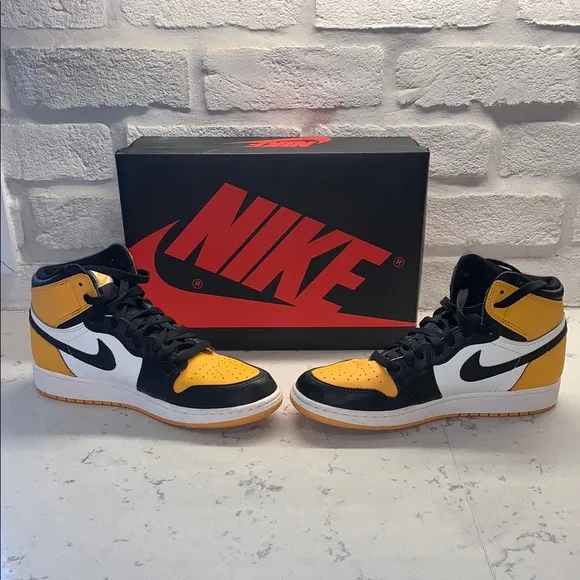 2022 Air Jordan 1 Retro High OG 'Yellow Toe'