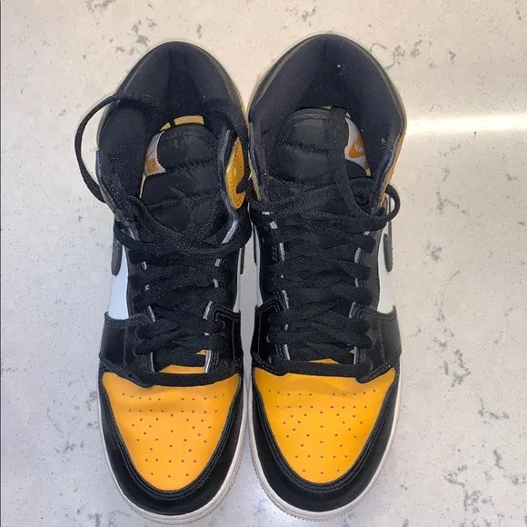 2022 Air Jordan 1 Retro High OG 'Yellow Toe'