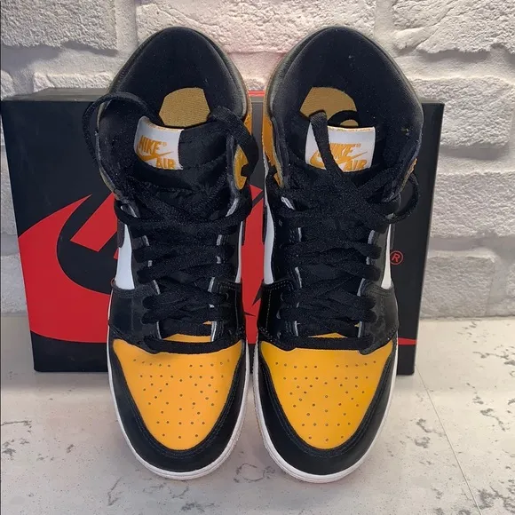 2022 Air Jordan 1 Retro High OG 'Yellow Toe'