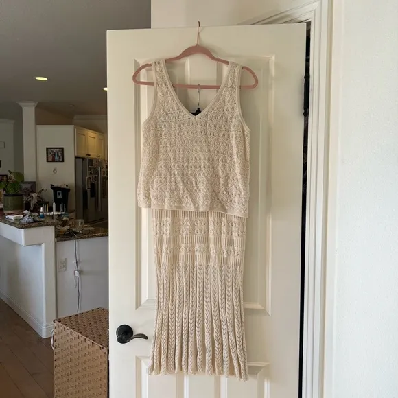 6hr price drop Elegant Beige Sleeveless Dress