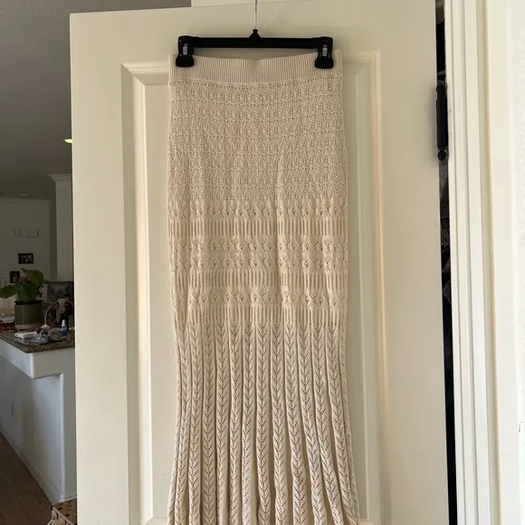 6hr price drop Elegant Beige Sleeveless Dress