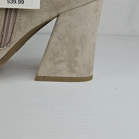a New Day Women Cullen Ankle Boots Pointed Toes Elegant Boots Beige Sizes avail.