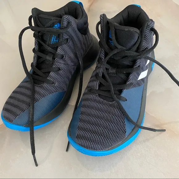 Adidas basketball sneakers size 3.5 y