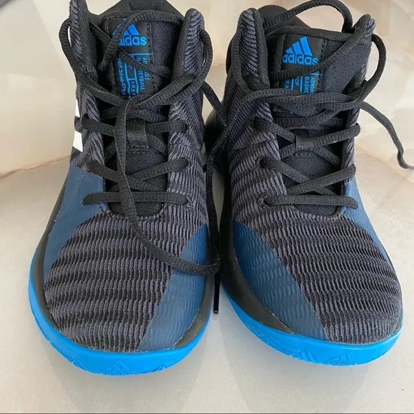 Adidas basketball sneakers size 3.5 y