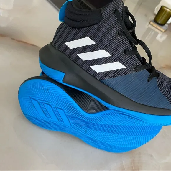 Adidas basketball sneakers size 3.5 y