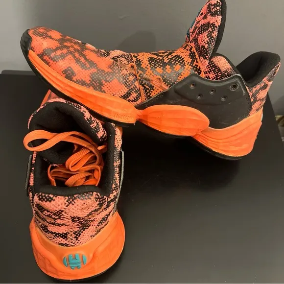 Adidas Harden Volume 4 Coral Black men’s sz 10