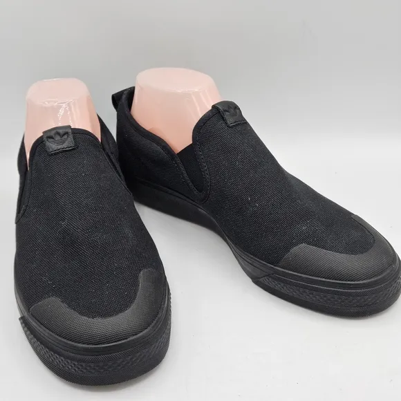 Adidas Nizza slipon skater sneakers size 9