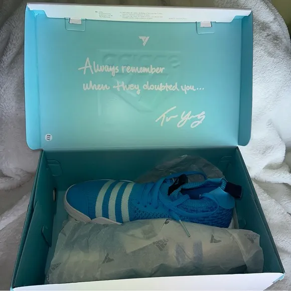 Adidas Trae Young 2 Ice Athletic Basketball Sneakers Sky Blue White UNC‎ H06479