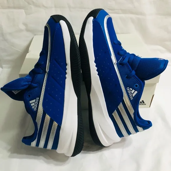 Adidas unisex front court Basketball sneakers blue . Men 61/2 women 71/2.