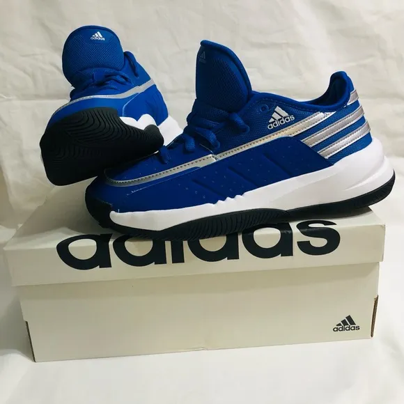 Adidas unisex front court Basketball sneakers blue . Men 61/2 women 71/2.