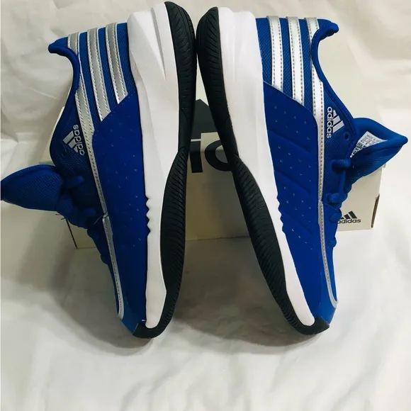 Adidas unisex front court Basketball sneakers blue . Men 61/2 women 71/2.