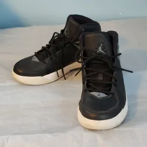 Air Jordan Air Incline BG Youth B-Ball Sneakers