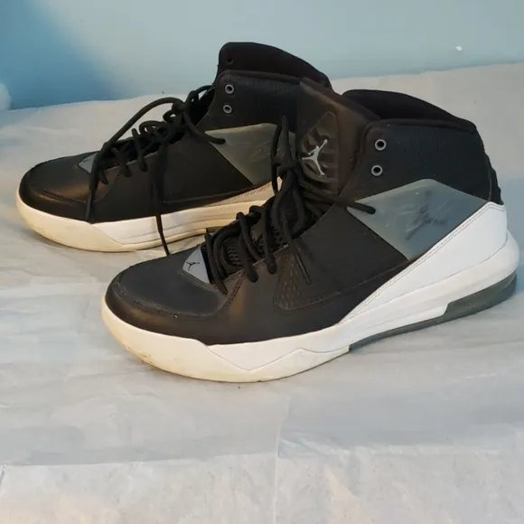 Air Jordan Air Incline BG Youth B-Ball Sneakers
