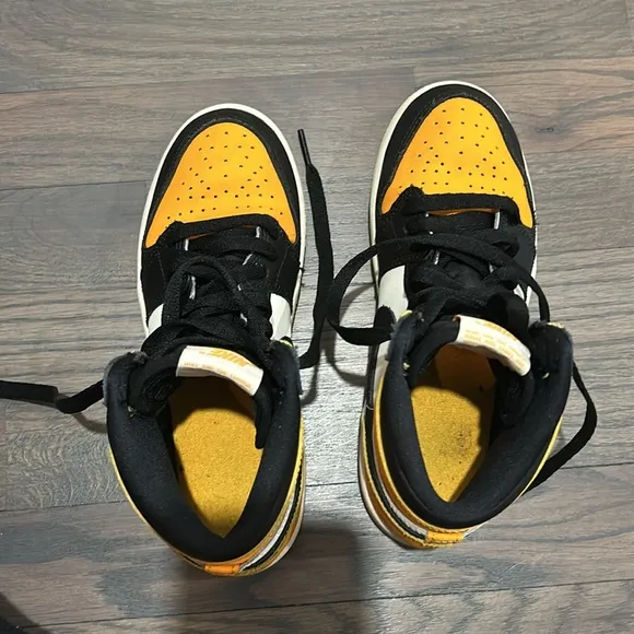 Air Jordan basketball sneakers in Yellow/Black/White