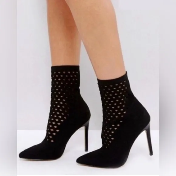 Aldo Black Pointed Toe Sock Boots / NWOT / Size 9  / Item# 1-26999