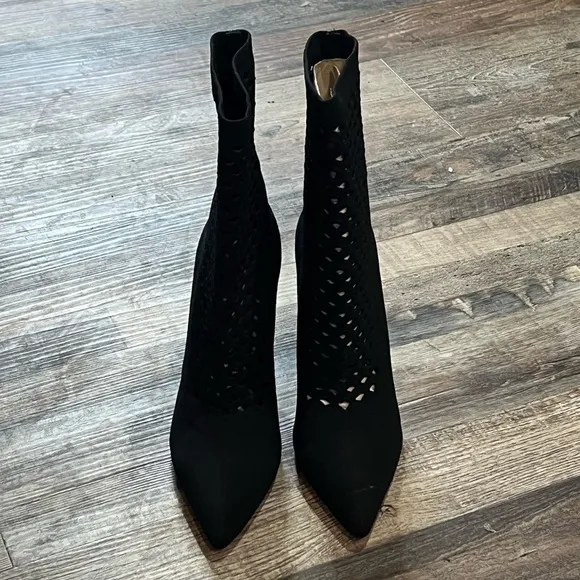 Aldo Black Pointed Toe Sock Boots / NWOT / Size 9  / Item# 1-26999