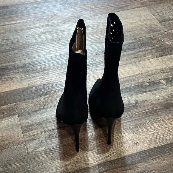 Aldo Black Pointed Toe Sock Boots / NWOT / Size 9  / Item# 1-26999