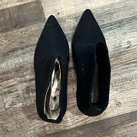 Aldo Black Pointed Toe Sock Boots / NWOT / Size 9  / Item# 1-26999