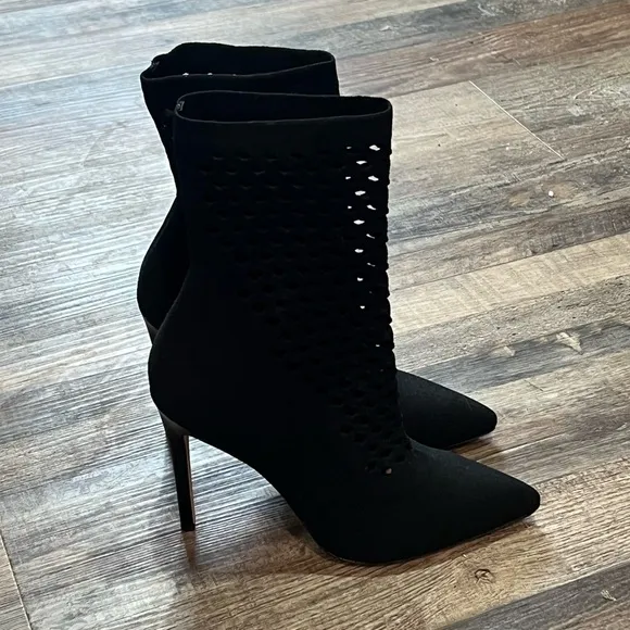 Aldo Black Pointed Toe Sock Boots / NWOT / Size 9  / Item# 1-26999