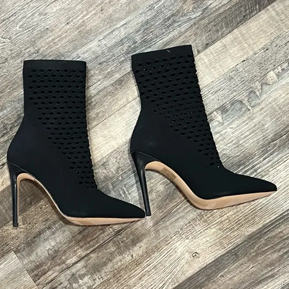 Aldo Black Pointed Toe Sock Boots / NWOT / Size 9  / Item# 1-26999