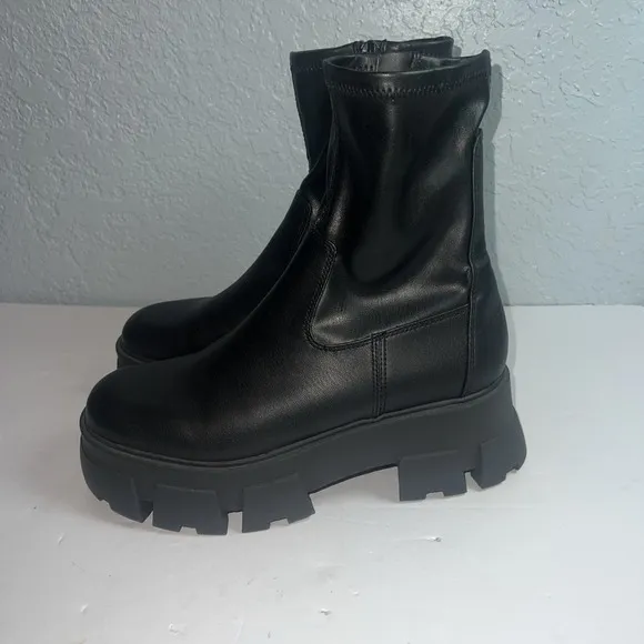 Aldo Women's Ankle Side Zip Combat Booties Black Size 8 New No Box Chunky Sole