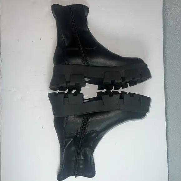 Aldo Women's Ankle Side Zip Combat Booties Black Size 8 New No Box Chunky Sole