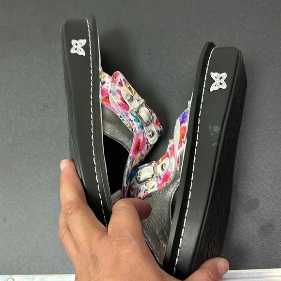 Algeria sandals size 37