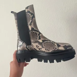 All Saints Billie snake Embossed print Ankle Boots size 10 nwt