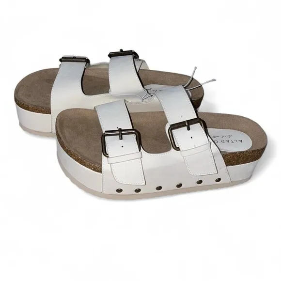 Altar’d State Ivory platform sandals with bronze studded details in size 6 New