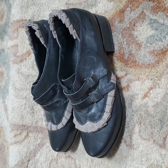 Antelope wool ruffle 2 buckle loafers