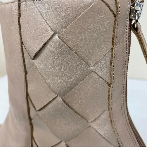 Anthropologie Angel Alarcon Ankle Boots Size US 9, Taupe Back Zipper Chunky Heel