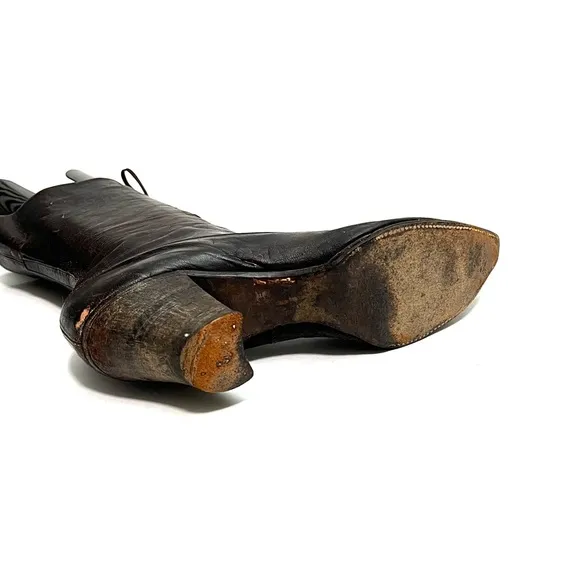 Antique 1910s Edwardian chocolate brown leather pointed toe lace up granny boots