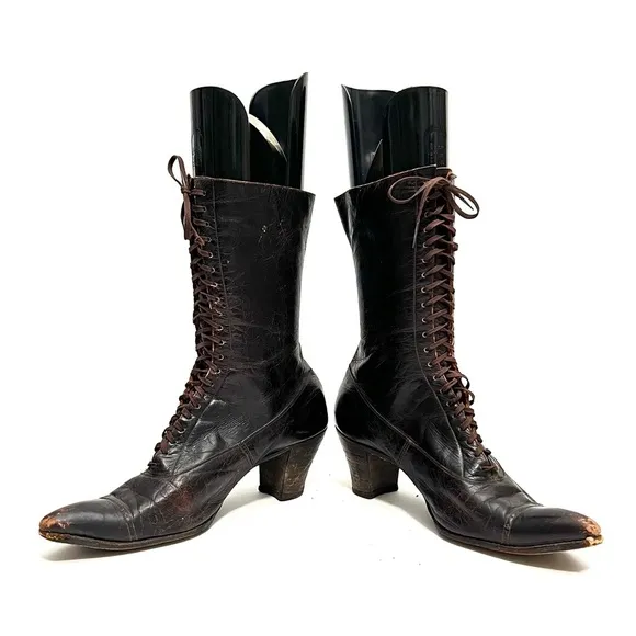 Antique 1910s Edwardian chocolate brown leather pointed toe lace up granny boots