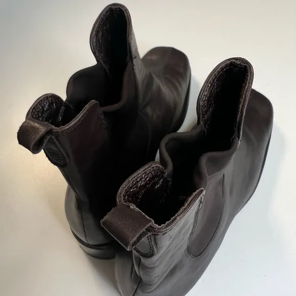 Aquatalia Dark Brown Leather Chelsea Boots Size 8.5 Made in Italy