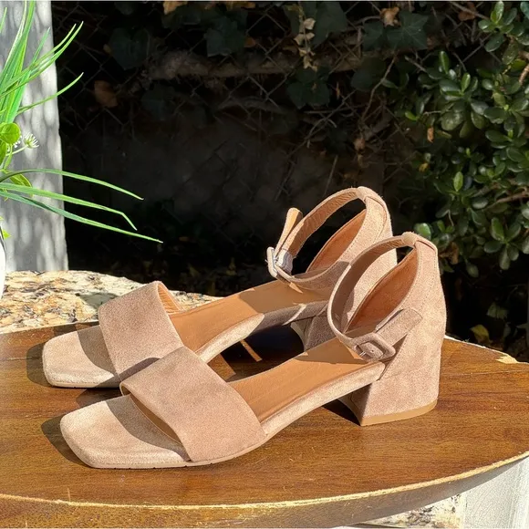 Aquatalia Hildy ankle strap block heel Taupe Suede Sandals Sz 7 gently used