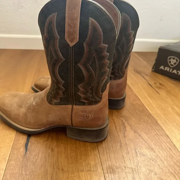 Ariat Men's Tan and Brown Western Boots