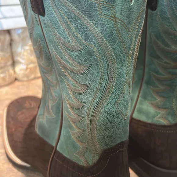 Ariat Men's Western Distressed Leather Boots